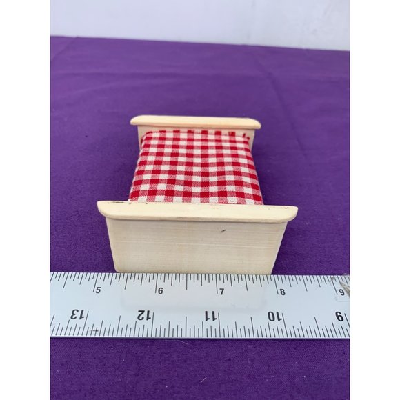 Greenbrier International, Inc. Wooden Bed Right White Checkered Wooden Dresser 2 - Picture 9 of 13